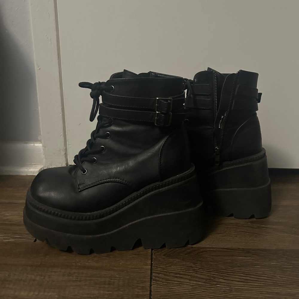 Demonia Shaker Platform Boots